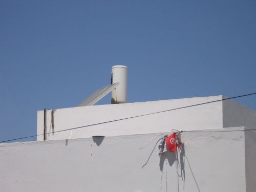 photo : 69 Chauffe eau solaire sur les toits de Kairouan (19/05/2010)