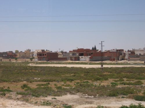 photo : 70 Constructions a l entree de Kairouan (19/05/2010)