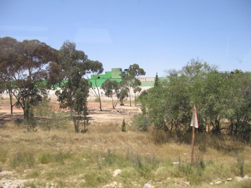 photo : 75 Usine de pneus Amine sur la route entre Kairouan et Monastir (19/05/2010)