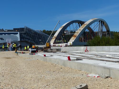photo : Installation du pont Raymond Barre a Lyon 05 (03/09/2013)