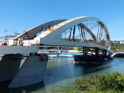photo : Installation du pont Raymond Barre a Lyon 18 (03/09/2013)