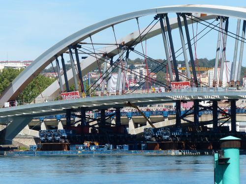 photo : Mise en place du pont Raymond Barre a Lyon 08 (03/09/2013)