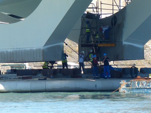 photo : Mise en place du pont Raymond Barre a Lyon 09 (03/09/2013)