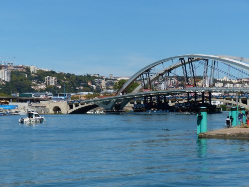 photo : Mise en place du pont Raymond Barre a Lyon 10 (03/09/2013)