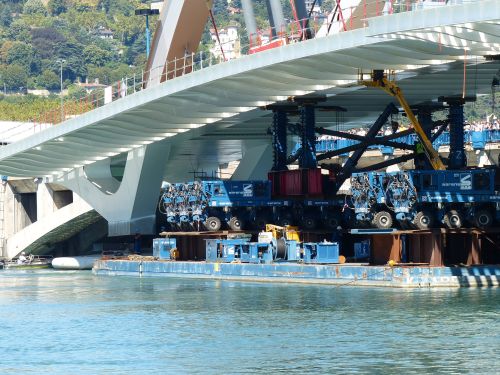 photo : Mise en place du pont Raymond Barre a Lyon 15 (03/09/2013)