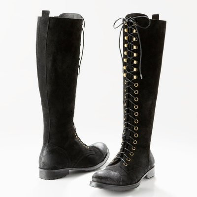 photo : bottes lacees et a crochets en croute de cuir vachette enduite La Redoute creation en solde a 96 euros