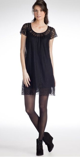 photo : robe dentelle evasee noire 30 euros