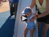 Vidéo : Esteban fait du toboggan a Menton (06/09/2009)