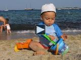 Vidéo : Esteban joue a la plage a Port Grimaud (10/09/2009)