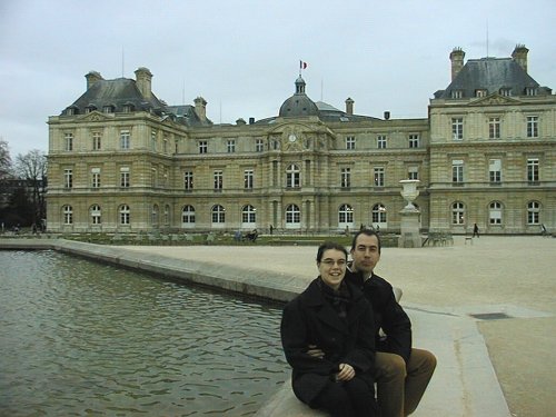 photo : 02 Lucie et Herve devant le Senat