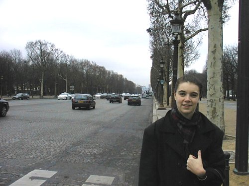 photo : 08 Lucie sur les Champs Elysees