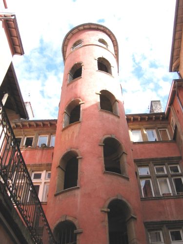 photo : 08 tour dans une traboule