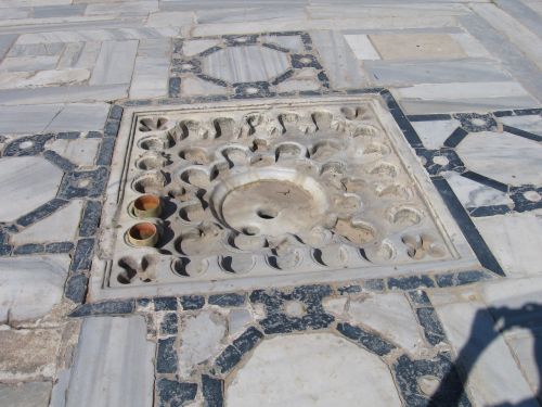 photo : 34 Sol dans la Grande mosquee de Kairouan (19/05/2010)