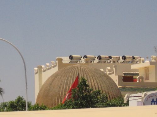 photo : 68 Chauffe eau solaire sur les toits de Kairouan (19/05/2010)