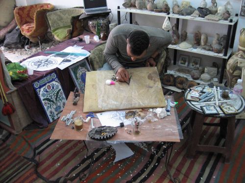 photo : 03 Artisan creant des mosaiques a Sousse (20/05/2010)