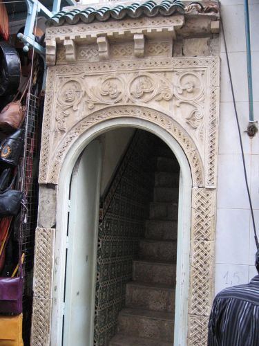 photo : 09 Entree d immeuble dans la medina de Sousse (20/05/2010)