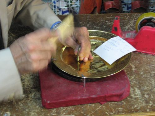 photo : 11 Artisan graveur de cuivre a Sousse (20/05/2010)