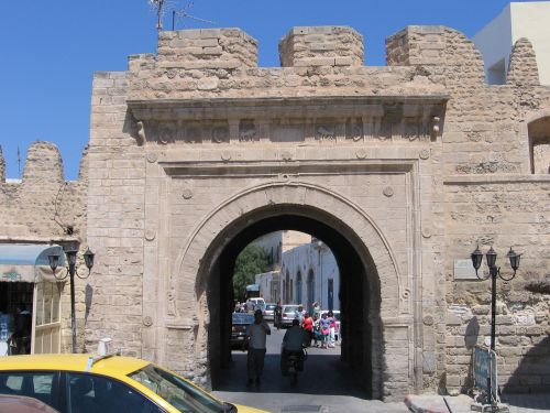 photo : 14 Une porte de la medina de Monastir (21/05/2010)