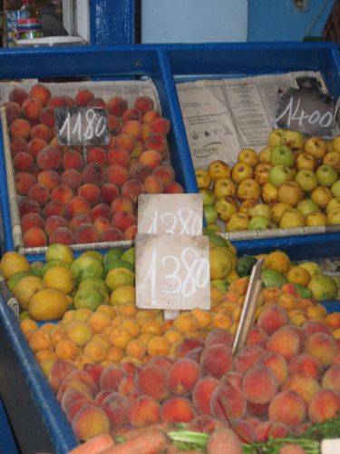 photo : 19 Legumes pas chers au marche couvert 1400 millimes de Dinars represente environ 70 centimes d euros (21/05/2010)