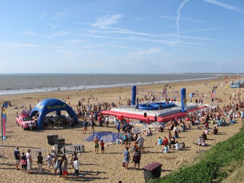 photo : bossaball tour haribo tharon plage 03 (04/08/2010)