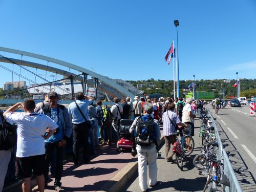 photo : Installation du pont Raymond Barre a Lyon 14 (03/09/2013)