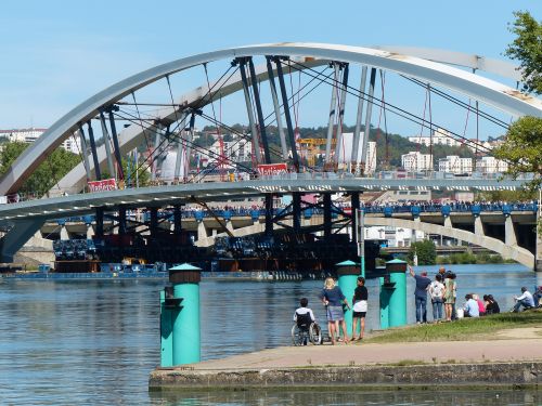 photo : Mise en place du pont Raymond Barre a Lyon 03 (03/09/2013)