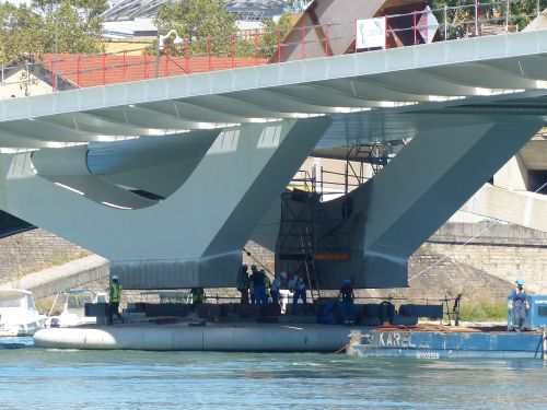 photo : Mise en place du pont Raymond Barre a Lyon 04 (03/09/2013)