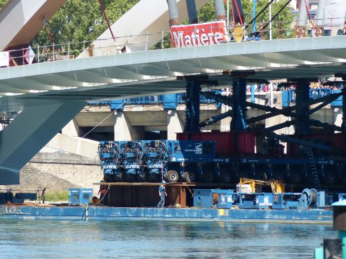 photo : Mise en place du pont Raymond Barre a Lyon 05 (03/09/2013)