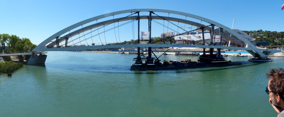 Installation du pont Raymond Barre à Lyon - vue panoramique (3/09/2013)