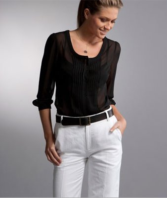 photo : blouse noire en crepe a plastron legerement transparente